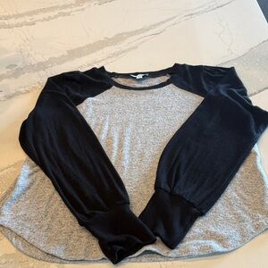 Evereve Black and Gray Crew Neck Top